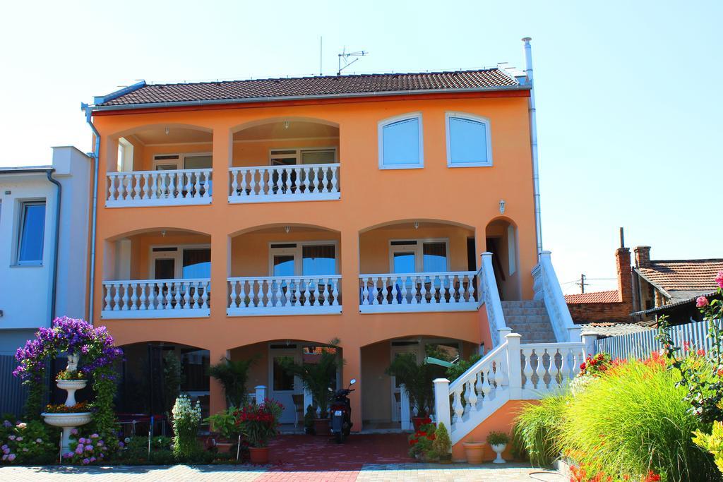 Studio Florida Štúrovo Exterior foto