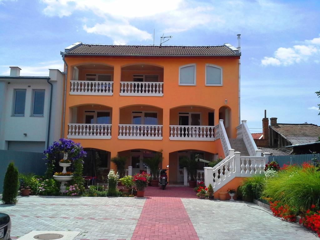 Studio Florida Štúrovo Exterior foto